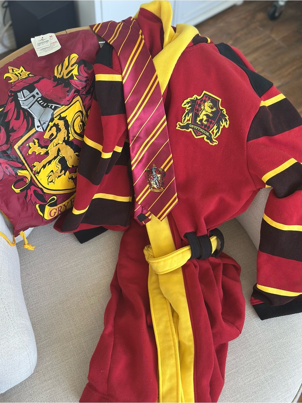 Official Harry Potter 3-piece bundle-hooded fleece robe L, tie, & drawstring bag